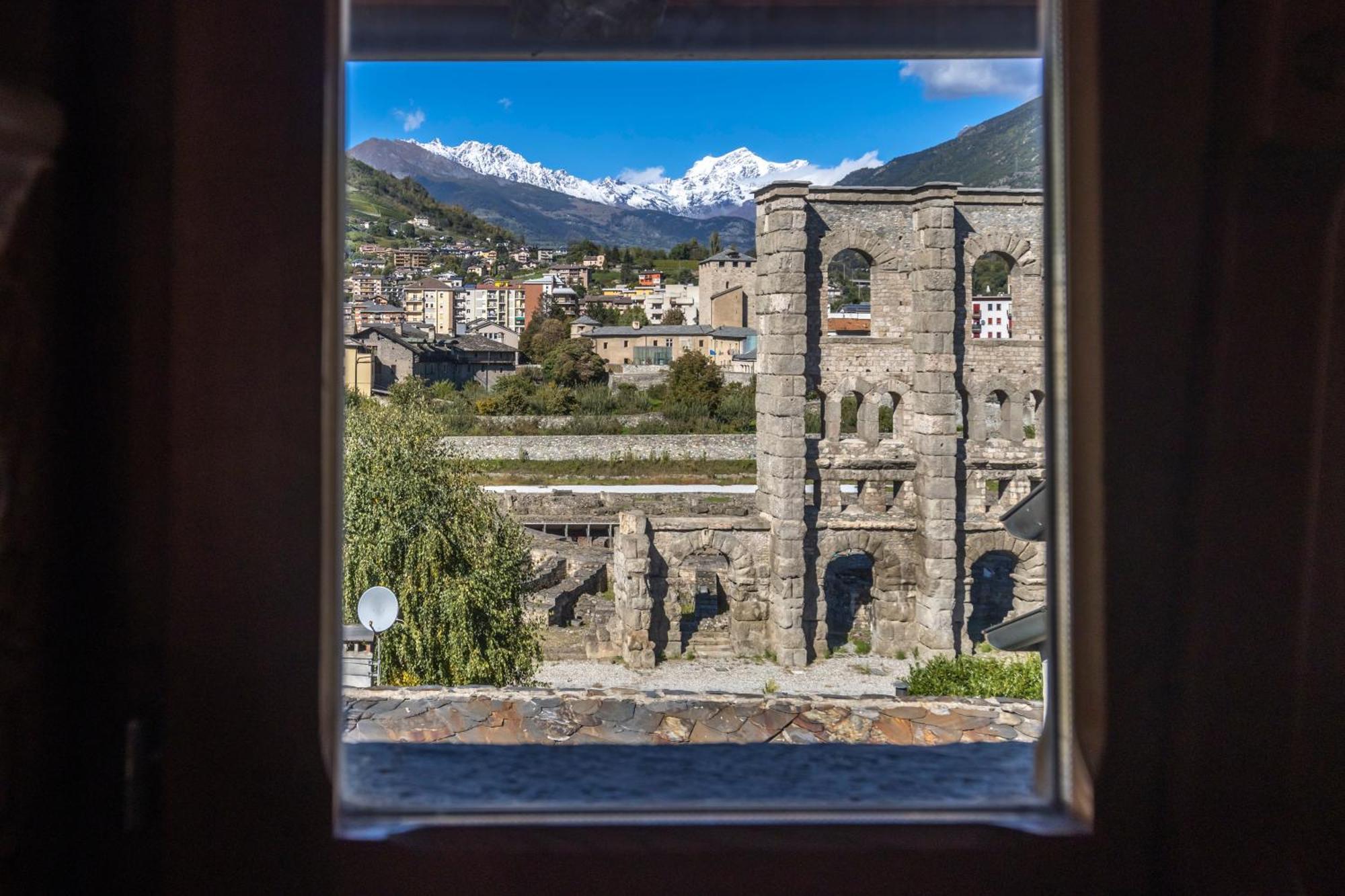 Aosta Con Vista - Appartamento In Centro ภายนอก รูปภาพ